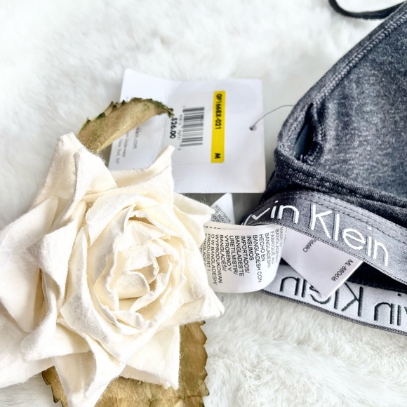 New with tags CALVIN KLEIN BRALETTE w/removable padding. Grey with light grey - Picture 3 of 3